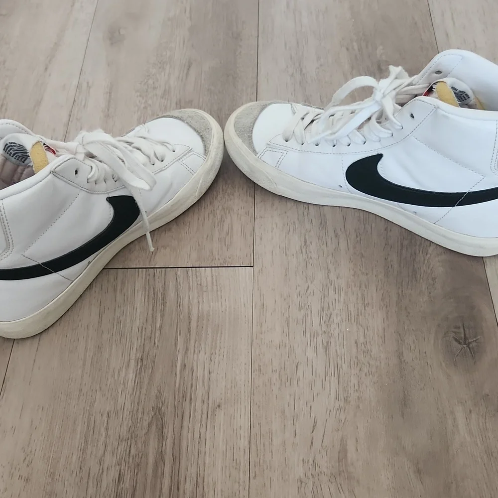 Nike Blazer Mid '77 Womens Shoes